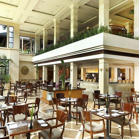 Hyatt Regency Yogyakarta Hotel Sleman  Exterior foto The lobby