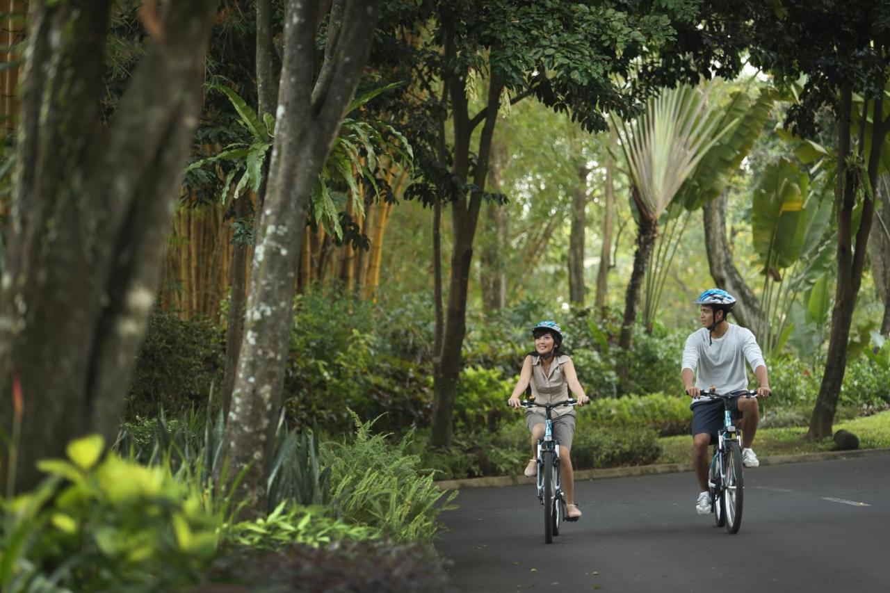 Hyatt Regency Yogyakarta Hotel Sleman  Exterior foto Biking at the resort