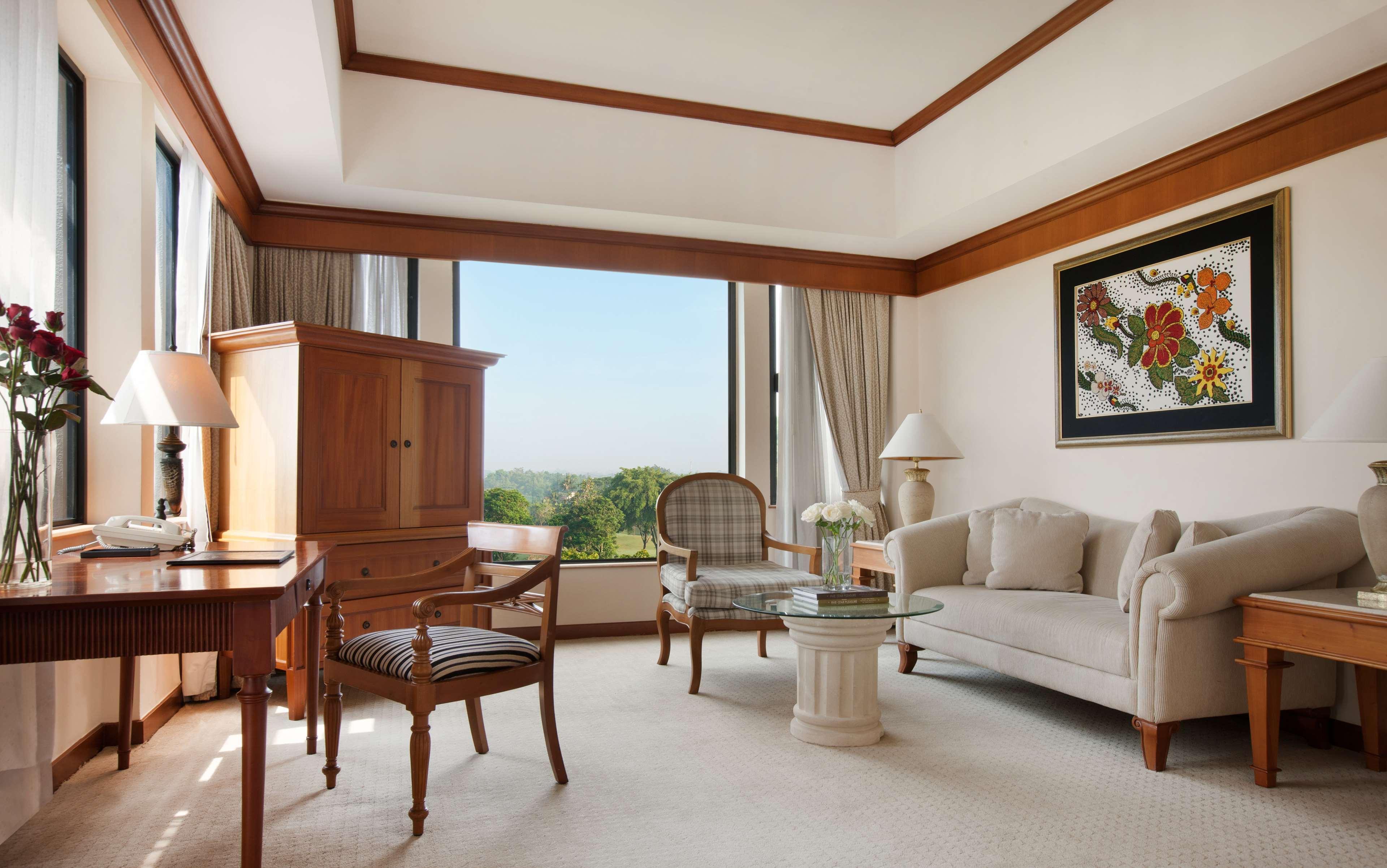 Hyatt Regency Yogyakarta Hotel Sleman  Exterior foto A suite at the Taj Mahal Palace, Mumbai
