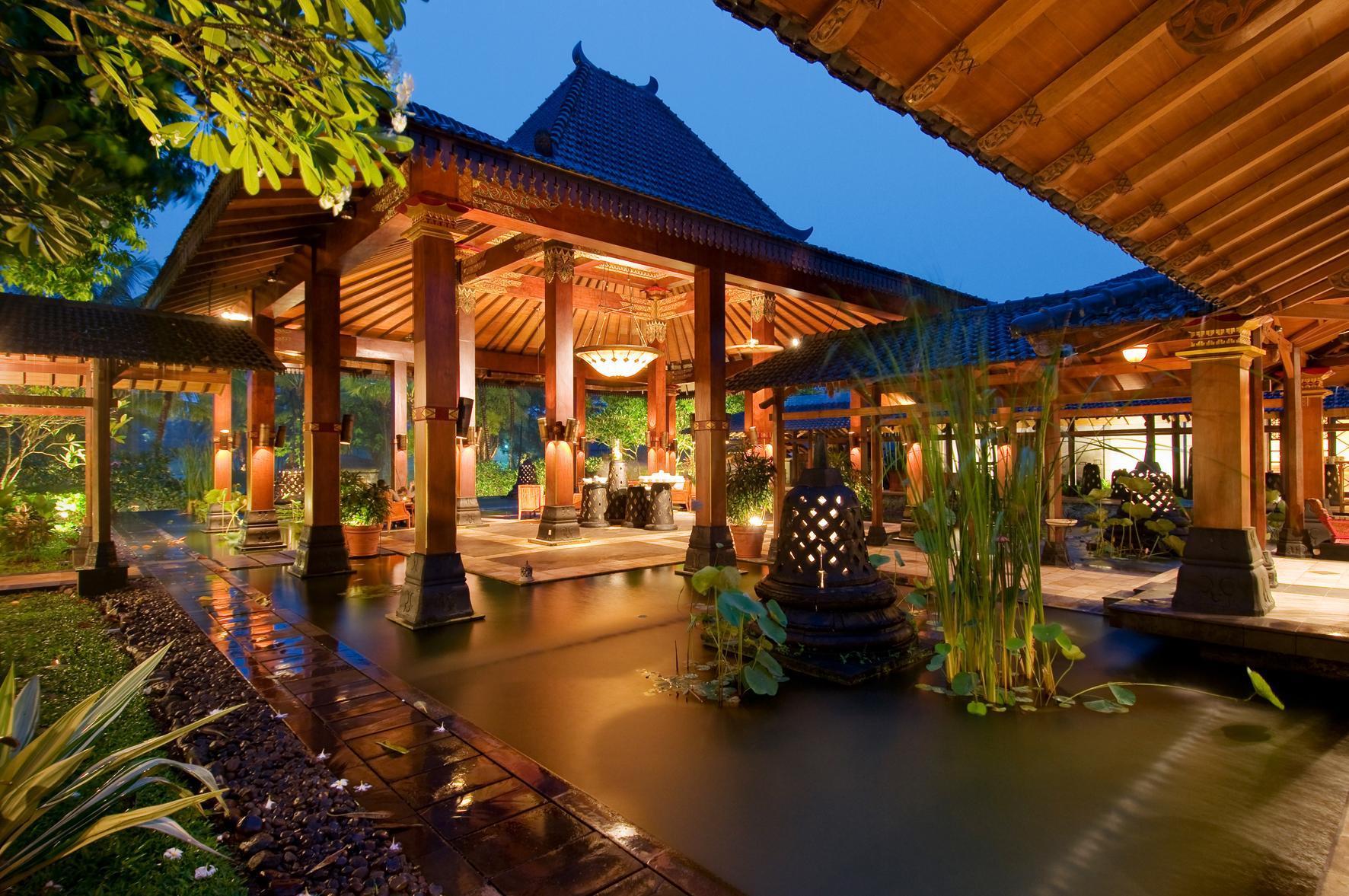 Hyatt Regency Yogyakarta Hotel Sleman  Exterior foto The lobby of the resort