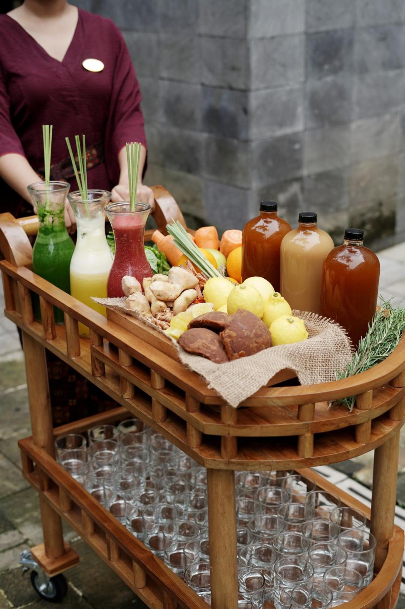 Hyatt Regency Yogyakarta Hotel Sleman  Exterior foto A selection of fruit and vegetable juices