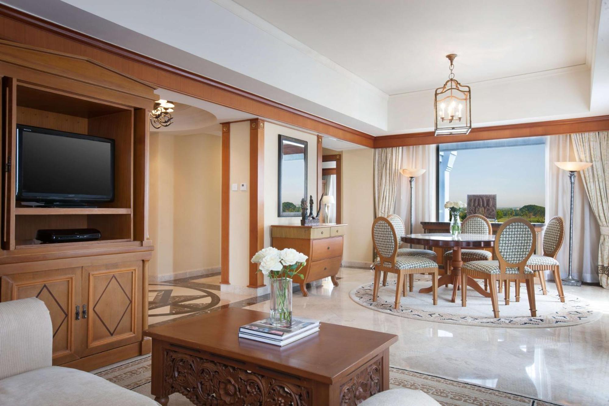Hyatt Regency Yogyakarta Hotel Sleman  Exterior foto A suite at the Taj Mahal Palace