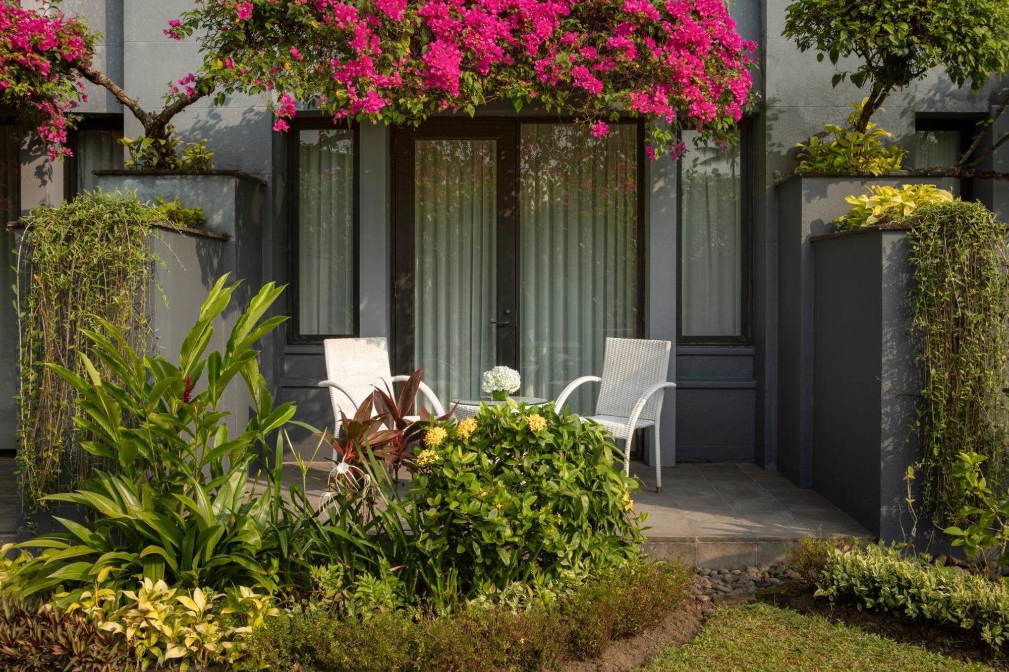 Hyatt Regency Yogyakarta Hotel Sleman  Exterior foto A typical room at the hotel