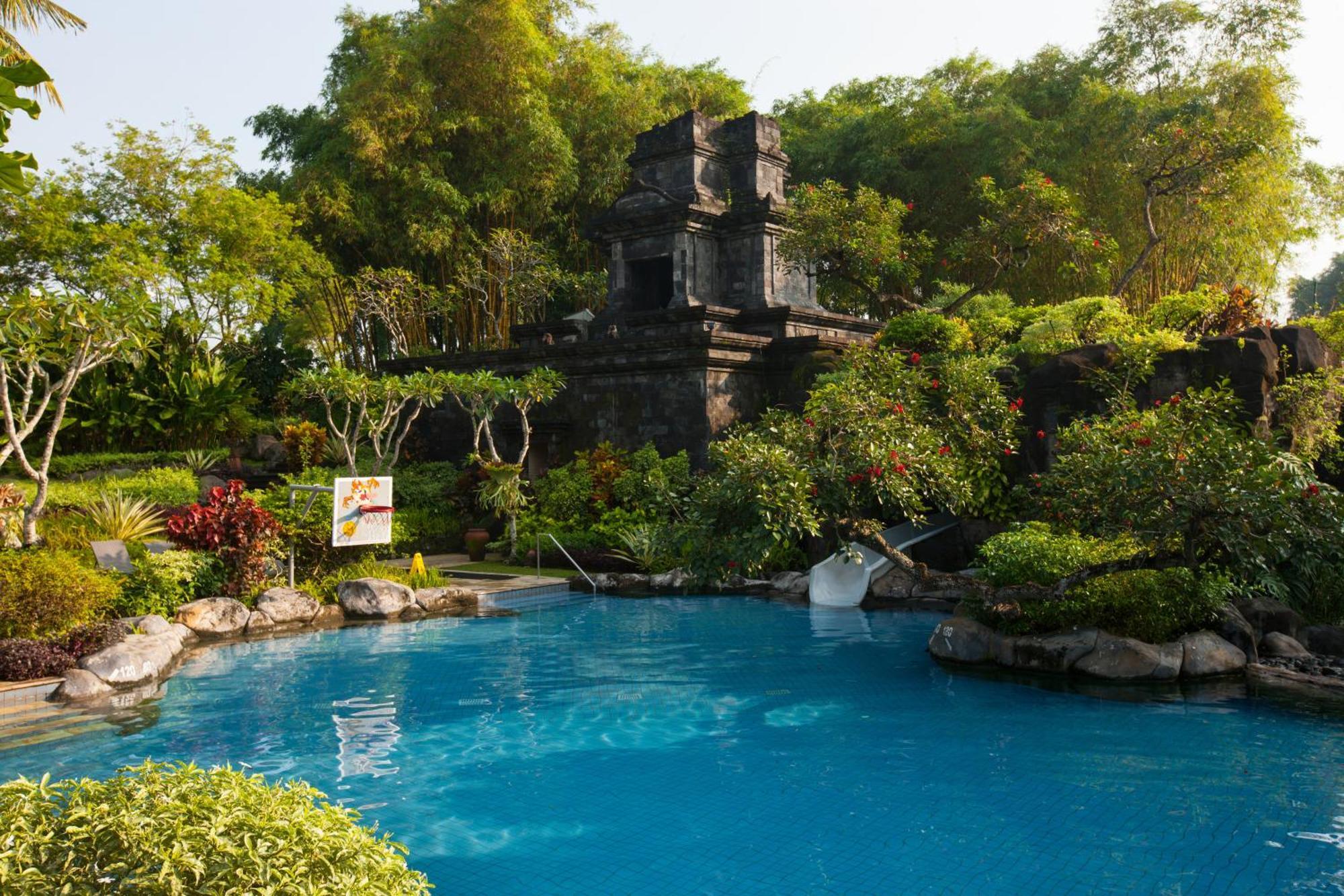 Hyatt Regency Yogyakarta Hotel Sleman  Exterior foto The swimming pool at the resort