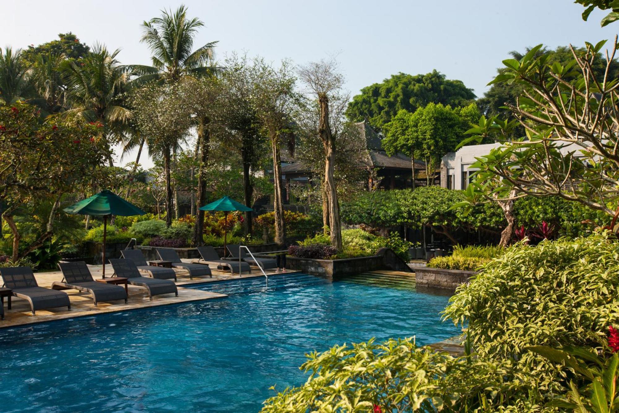 Hyatt Regency Yogyakarta Hotel Sleman  Exterior foto The swimming pool at the hotel